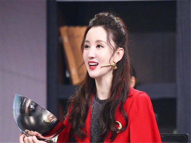鹿晗▲娱乐圈里的\拼命老板娘\，非她莫属，鹿晗也是她的员工