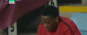 曼联|抢断王马夏尔！曼联妖王此举比进球助攻意义更大，不愿离场显斗志