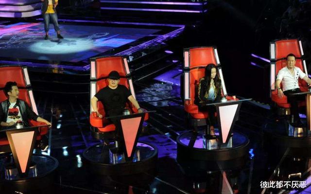 李健|《中国好声音》多年没人敢提的名字，被李健无意说起，导师全体沉默