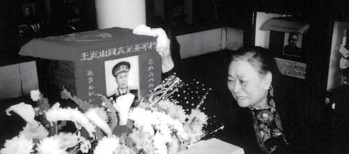 王近山：1974年，王近山病重后，前妻想要去探望他，王近山如何回应？