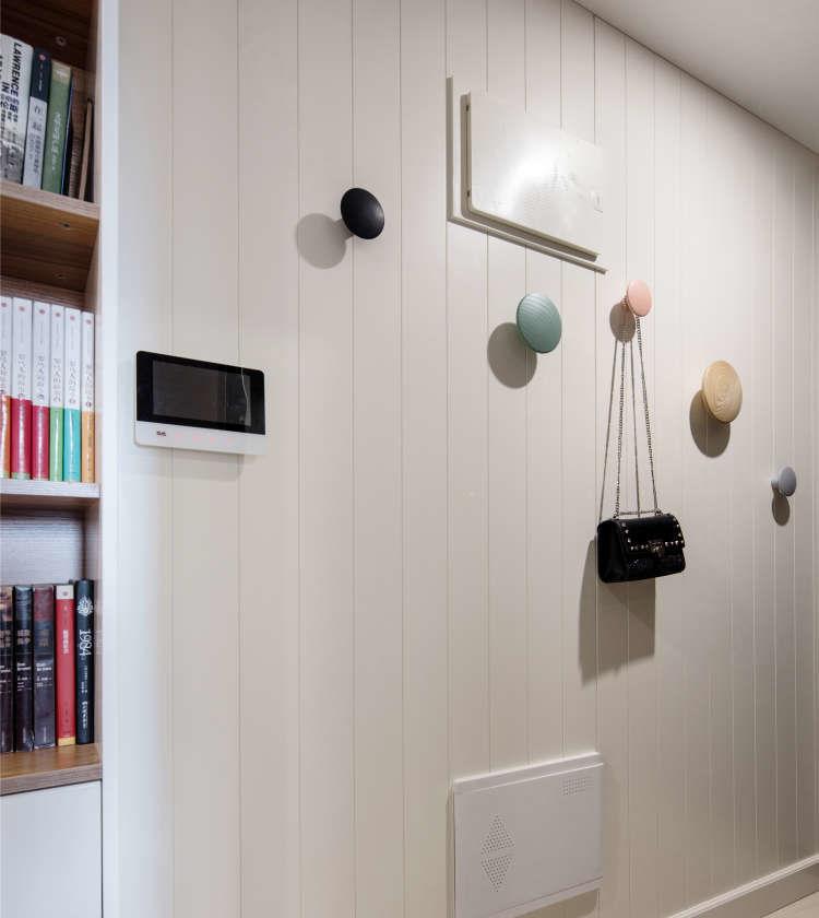 |一进他家130㎡的新房,玄关就把我深深迷住!沙发墙打柜子很实用