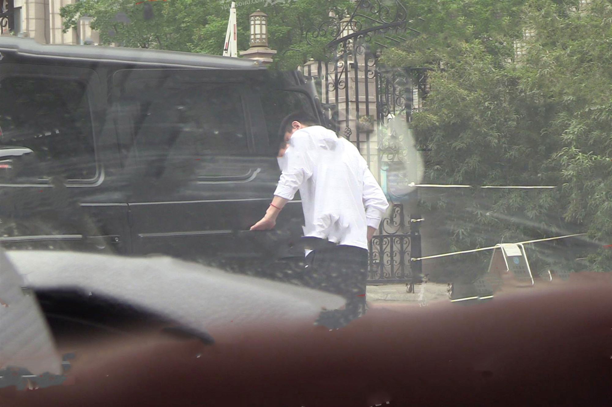 【贾云馨】贾乃亮送女儿回李小璐家,甜馨十分欢脱,贾乃亮独自一人略显落寞