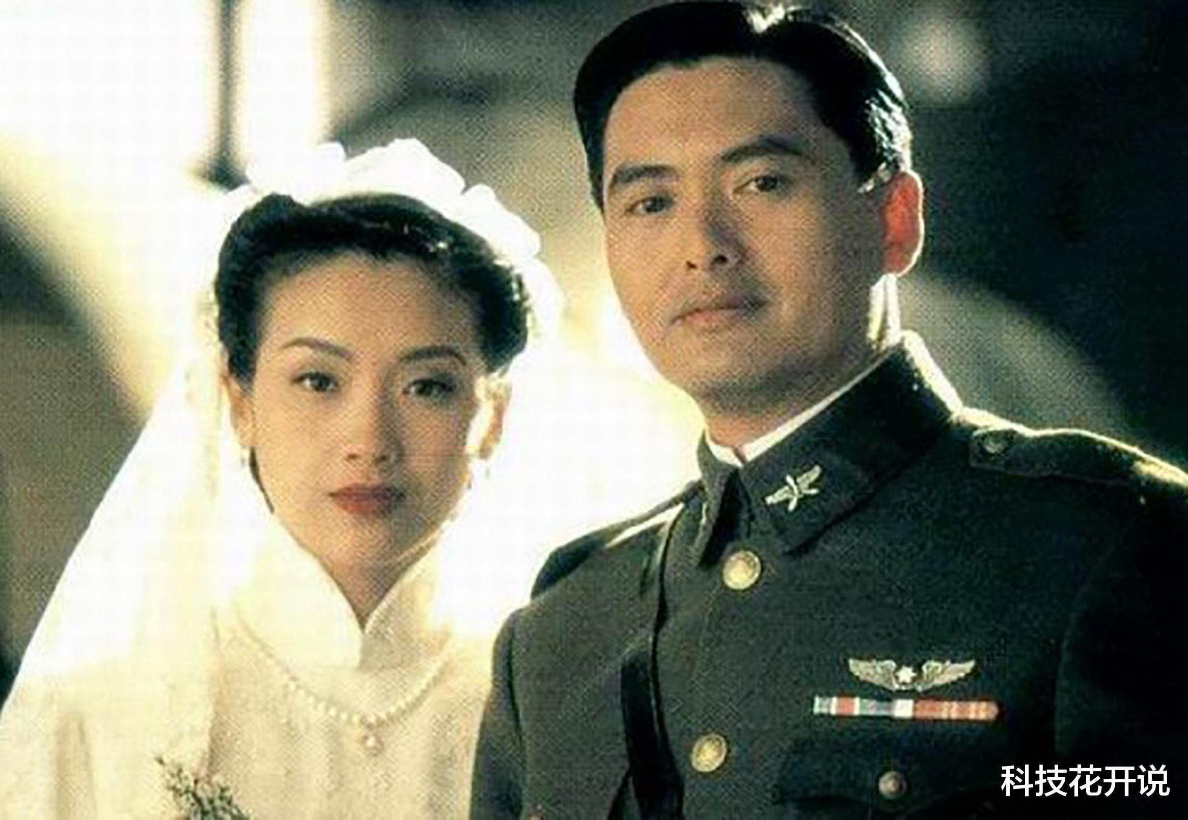 成龙|无法重拍的瞬间：吸烟的张曼玉，跑龙套的成龙，与秦汉在海边戏水的林青霞