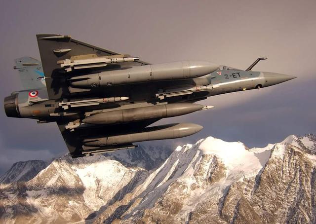 【印度】战争一触即发！印20万大军部署到位，数百架战机已飞临前线