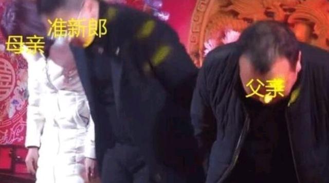 星星说球 内衣买小迎亲遭拒新郎发声，剧情大反转：给了两万，他们自己忘记买