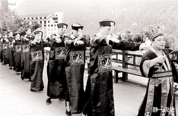 蒋经国|最后的“赶尸匠”：现场示范赶尸过程，揭开湘西赶尸术的神秘面纱