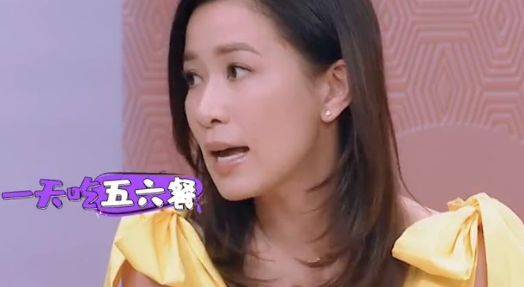 佘诗曼▲佘诗曼上真人秀卸妆，素颜皮肤状态好，主持人欣然又开始指指点点