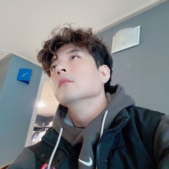 super junior神童成功减重31公斤 晒自拍照瘦到认不出