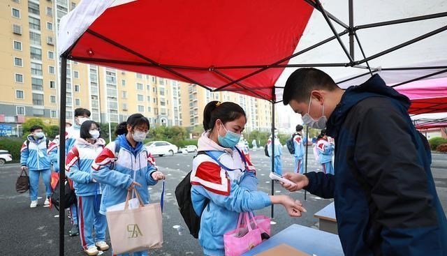 「北京市」学校最新通知，老师和学生炸锅了，网友：难以忍受！