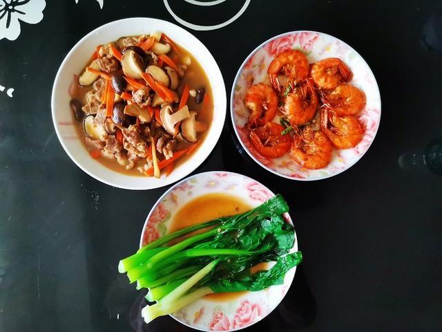 胡萝卜|我家一周的午餐，只有3个菜，简单却不随便，鱼和虾几乎天天有，孩子吃得香