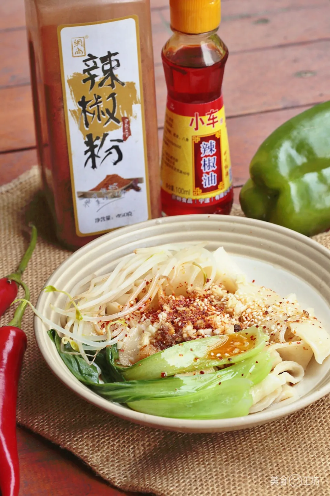 「面条」油泼面好吃有诀窍，掌握这4步，香辣过瘾，嚼劲十足