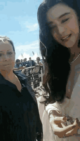 「范冰冰」范冰冰登内地杂志封面,黑长直发量惊人,她为了护发真是够拼的了