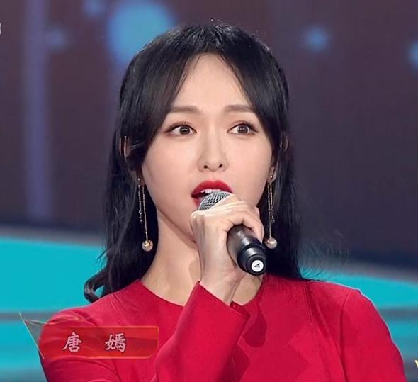 迪丽热巴|国庆晚会怼脸拍：唐嫣苹果肌抢镜，热巴脸变长，关晓彤状态最好