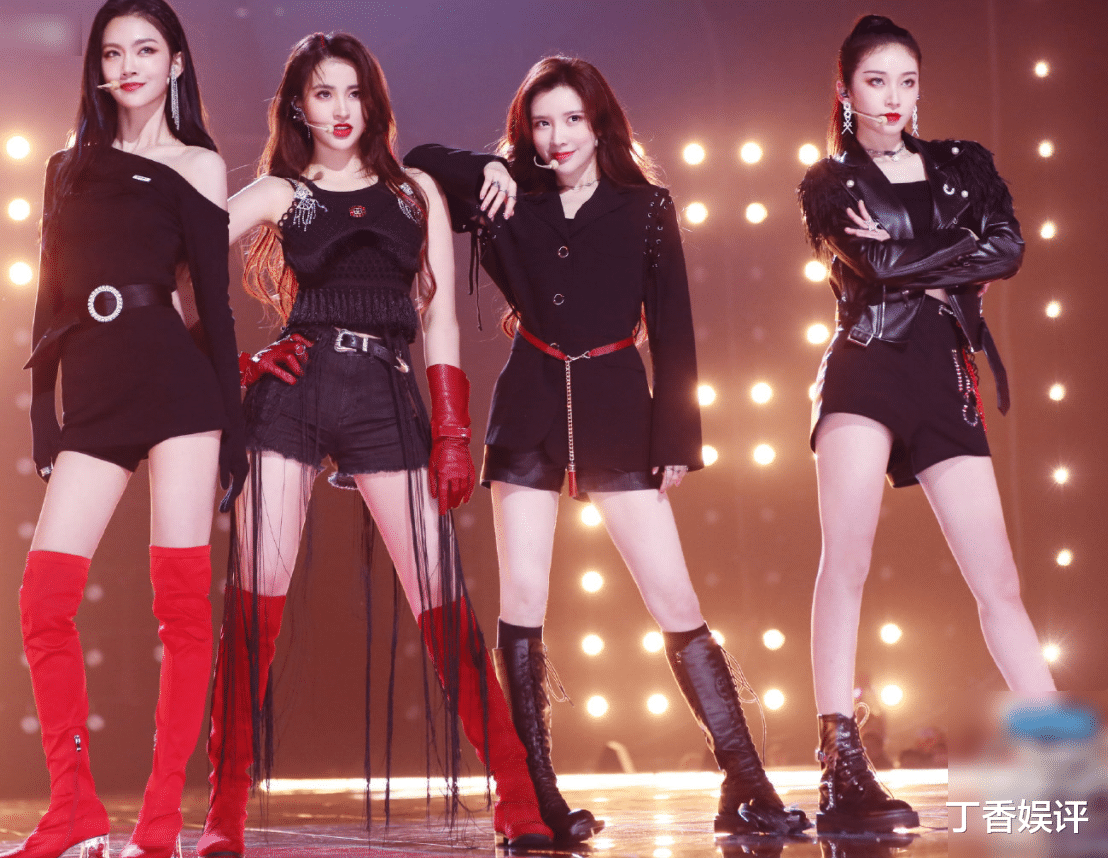 『金子涵』曾可妮和金子涵形成鲜明对比，失去瘦身滤镜后，肉肉腿一览无遗