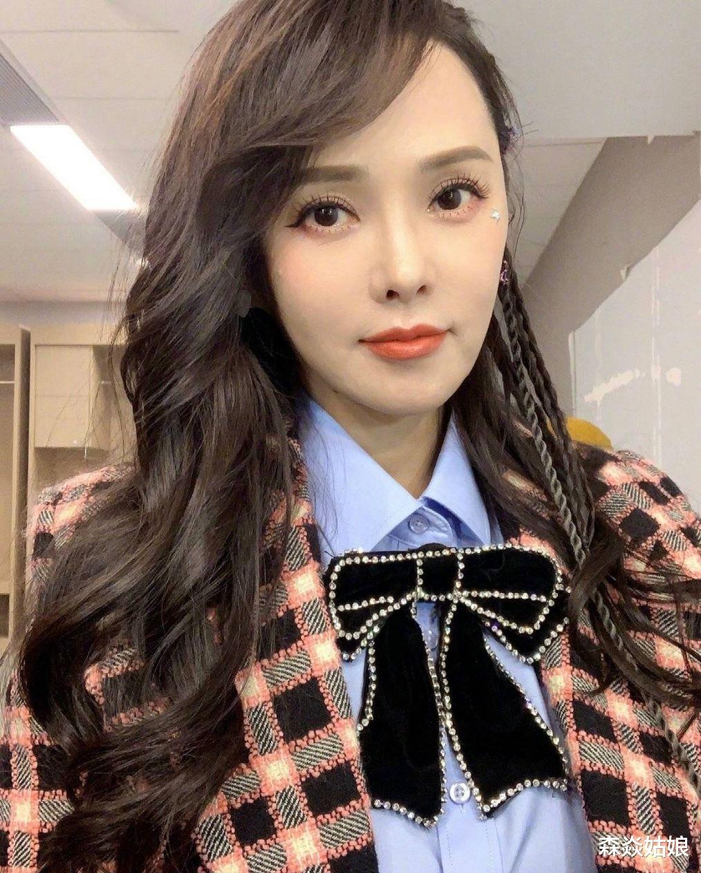 伊能静|伊能静秦昊最新合照让人瞠目结舌：不再是家庭主妇的她，完全变心了