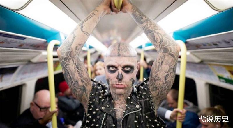 弋说历史|男子花2亿将“人骨”纹满全身，走红后却离开了人世