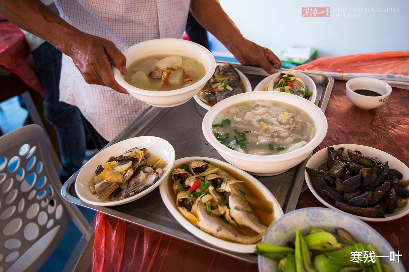 船员|4500元包船出海捕鱼，捞上来的海鲜烧了满满两大桌，你看看值吗？