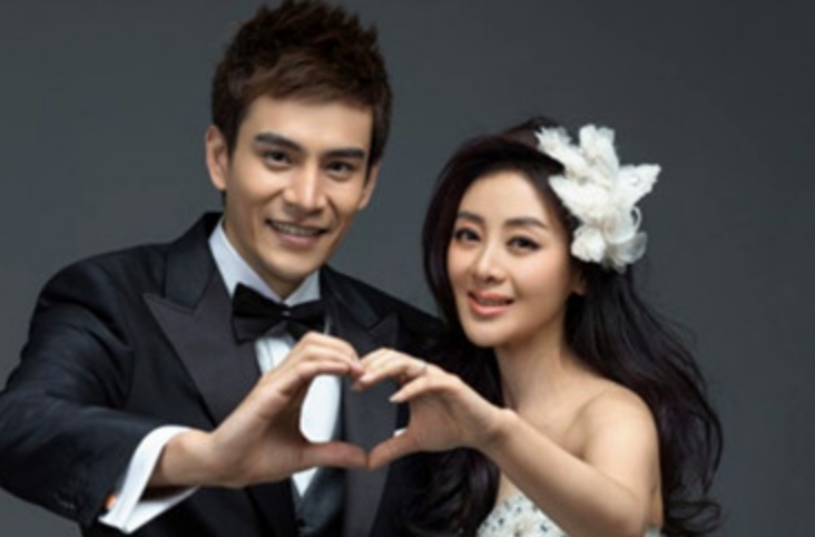 28岁娶34岁2婚女星,婚后吃"软饭"多年,如今睡觉都牵手