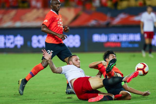 上海上港|双方首发出炉，卓尔仅剩18人，球员放出狠话，上港恐三叉戟出战