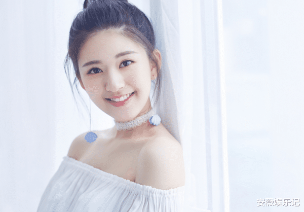 赵露思@继《陈芊芊》之后，赵露思新剧官宣，搭档大18岁的高颜值男演员