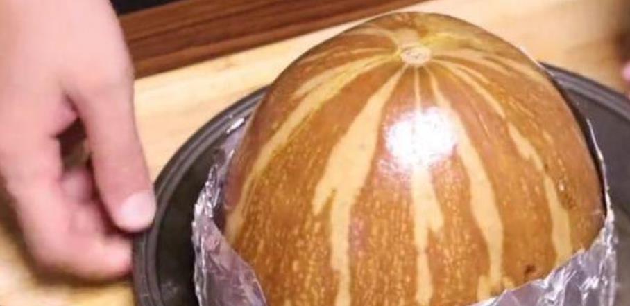 南瓜|请领导到家里吃饭！“扣”婆婆就烧半个南瓜！切开后我懵了！