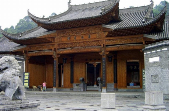 |我国最适合自驾游的县,拥有12个4A和1个5A景区,不来可惜