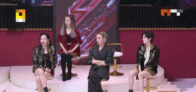 蓝盈莹|蓝盈莹选择宁静组，比起郑希怡，白冰的眼神让人知道她有多被讨厌