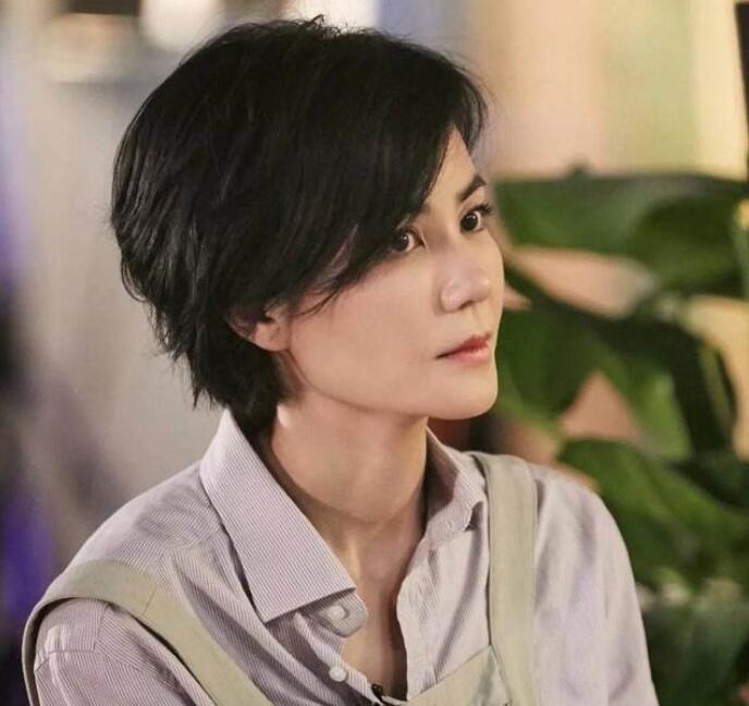 面霜 袁咏仪晒出自用的“抗老”面霜，却因价低被看不起，网友：敏感暗沉没了