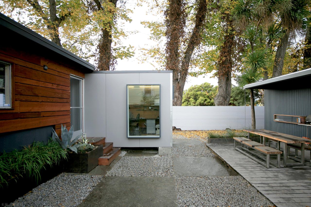 【】10个工业风“花园庭院”设计，如果你家房子带院子, 別荒废它！