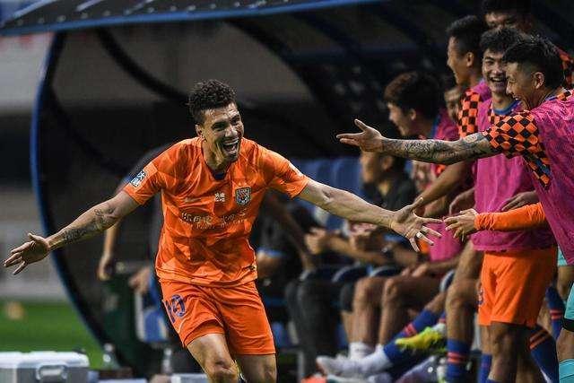 山东鲁能|佩莱亲自牵线，鲁能大鱼已到上海？球迷：看仔细这是顶替扎哈维的