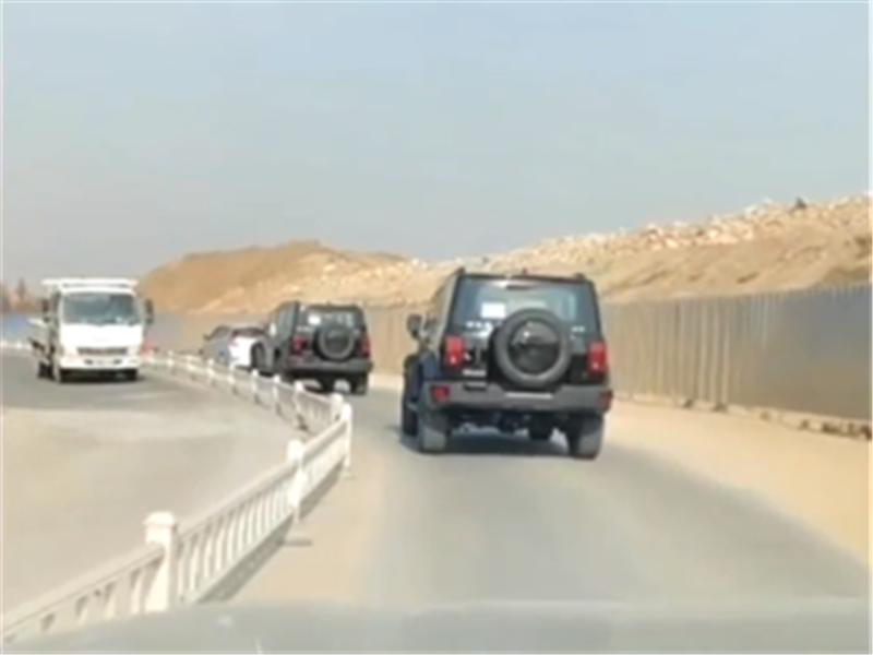 凯翼|街头偶遇坦克300，一身“黑武士”涂装，与其他车形成鲜明对比！