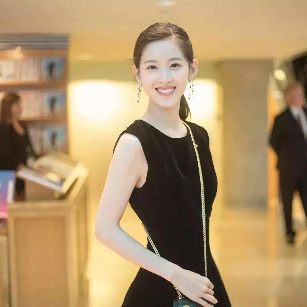 芙蓉姐姐|43岁芙蓉姐姐近照曝光: 从土肥圆到资产过亿，她凭什么？