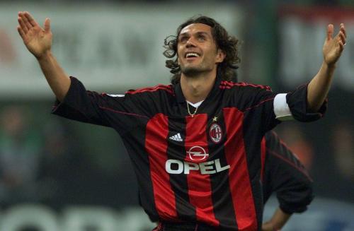 梅西|央视评足坛20年最佳阵容！梅西C罗领衔入围，多个位置存争议！