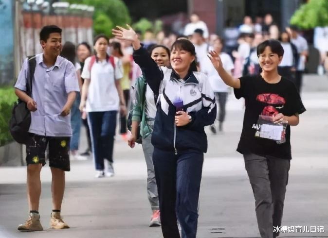 大学|考生被“学费3.8万”的大学录取,让父母进退两难,老师:值得!