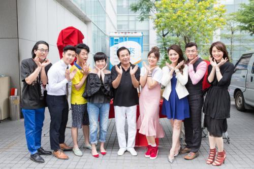 影帝|72岁影帝雷洪,破产后6位老婆纷纷跑路,如今再娶小20岁娇妻