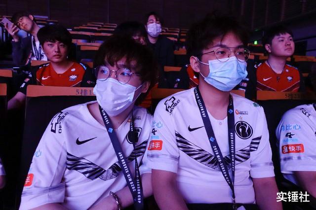 ig@宁王被压百刀落后4级，Rookie眼神想吃人！lol笑笑谈IG不配季中赛