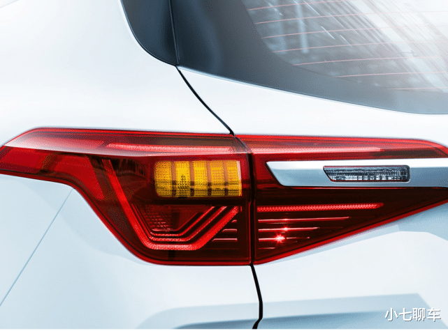 『起亚傲跑』起亚终于“低头”了！搭四缸发动机，油耗5.4L，比本田XRV好看