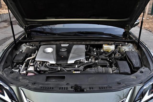 雷克萨斯|新一代雷克萨斯ES：2.5动力油耗仅6升，落地28万，比奥迪A4还霸气