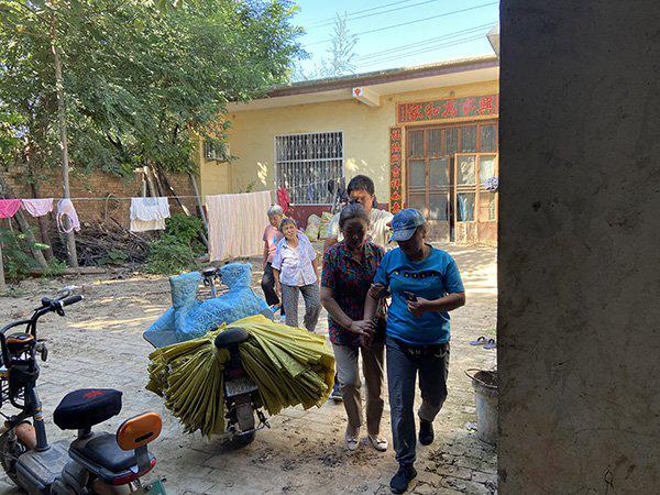 神鸟知讯资讯站|被拐29年后重回故地，女儿拒绝相认，现任丈夫和儿子：回你女儿家