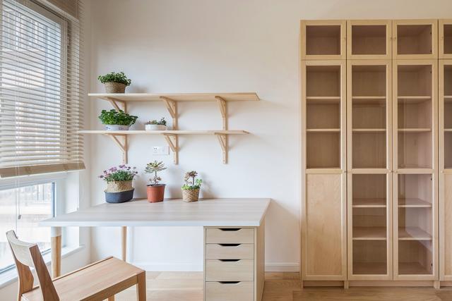 |他家套内110平,全屋原木风不做吊顶,白墙配木质家具太漂亮了