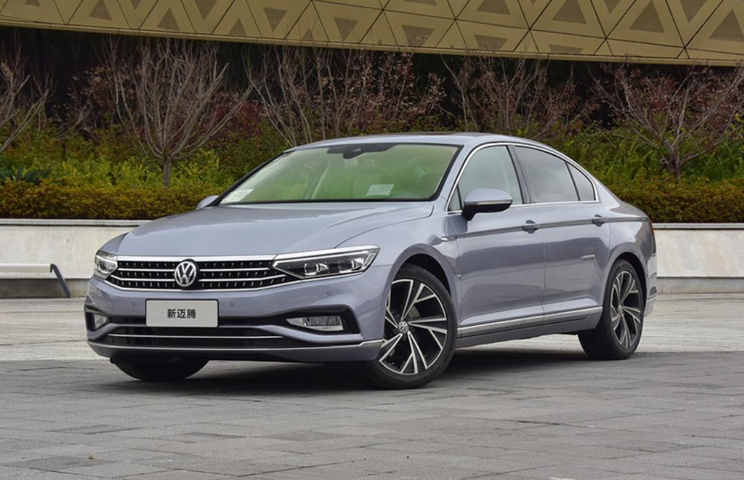 丰田凯美瑞：29万提迈腾，换开25万落地的凯美瑞后，车主：差距不止一点点！