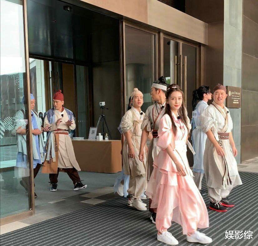 #郑恺#郑恺521公布恋情， 《奔跑吧》家族中，只有一人抢到“黄金”祝福位