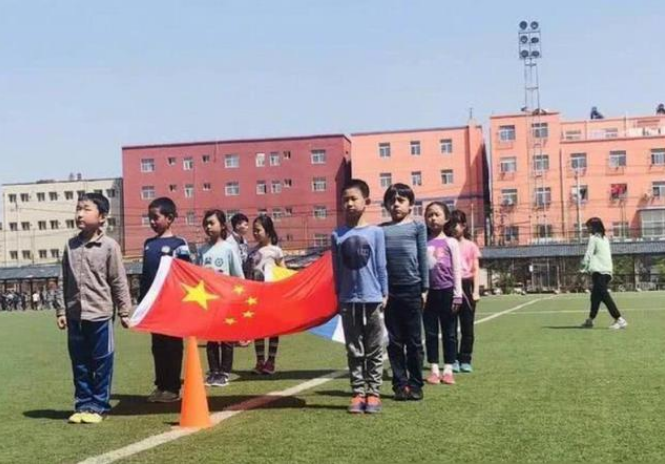 「刘烨」刘烨一家从法国回国,检疫时被称外国人,诺一大喊\我是中国人