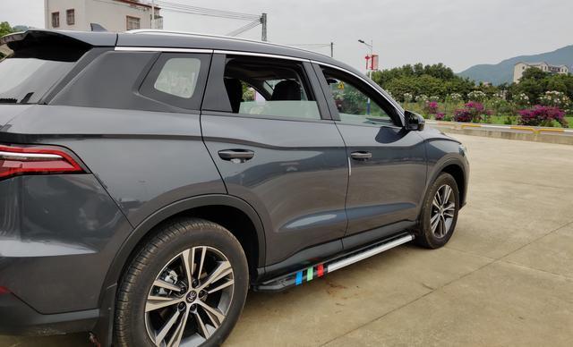 「比亚迪宋」让人自豪的“中国造”!静如图书馆,配自动挡+四轮独悬,8.98w起