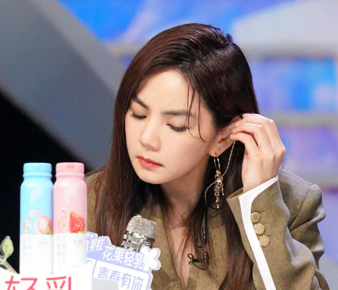 【ella】Ella:不知全貌,不予评价,你制造的负能量总会反弹到你身上!