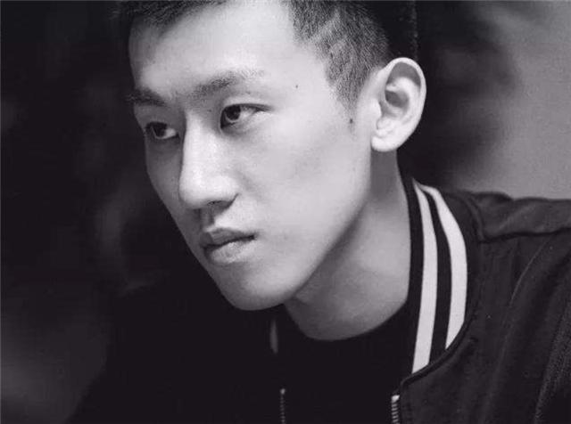 臆说古史|那个玩“共享单车”破产，父母坐牢，被女友甩的丁伟，现状如何？