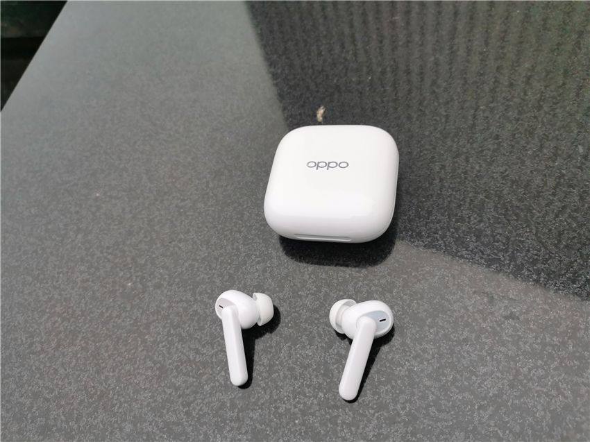 OPPO|拥有三麦克风和无线充电的高性价比OPPO降噪蓝牙耳机值得推荐