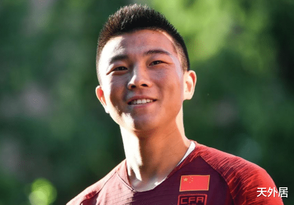 「足协」下午4点，足协一纸张官宣将00后天才踢出国足！本赛季提前报废