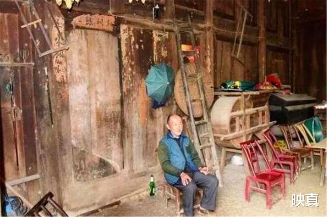楠木■湖北一老人全家住着8亿金丝楠木屋,却是当地贫困户,怎么回事?