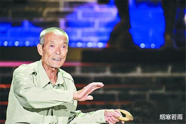 【二哥】把敌人引入埋伏圈的王小二,牺牲前他并不是一个人,还有人在目睹